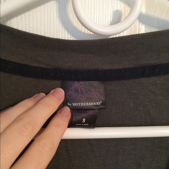 Maternity V Neck Tee - Small - Picture 2 of 2